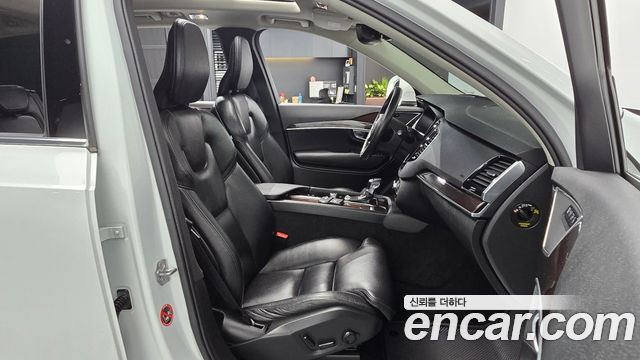 Volvo XC90 2019 — photo 11