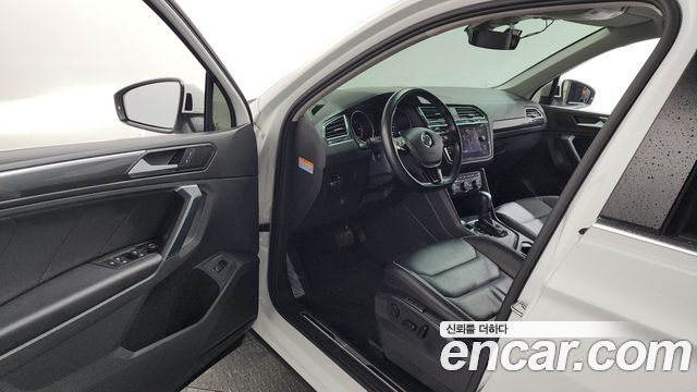 Volkswagen Tiguan 2020 — photo 13