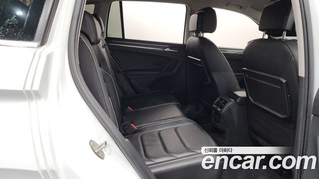 Volkswagen Tiguan 2020 — photo 17