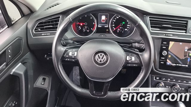 Volkswagen Tiguan 2020 — photo 19