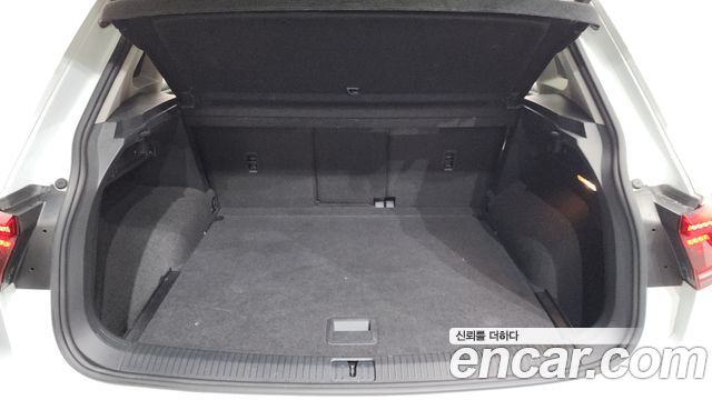 Volkswagen Tiguan 2020 — photo 24