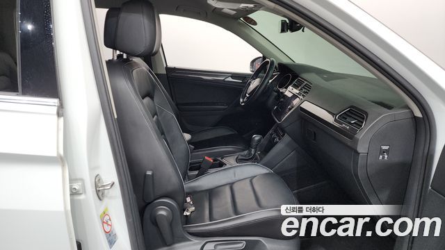 Volkswagen Tiguan 2020 — photo 16