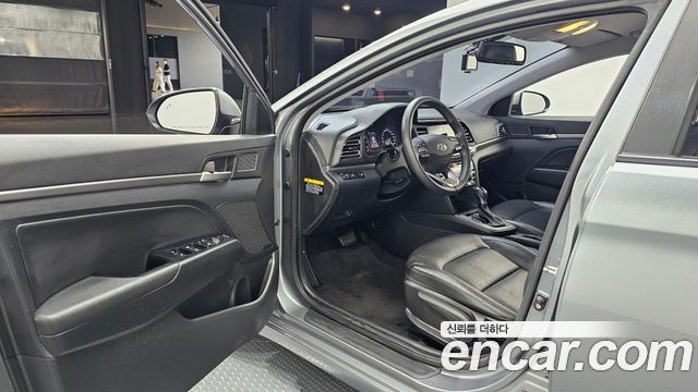 Hyundai AVANTE 2019 — photo 13