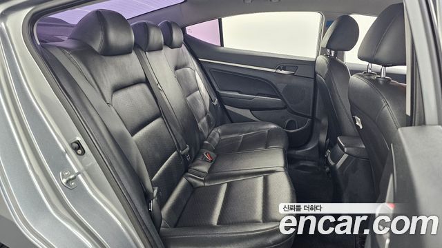 Hyundai AVANTE 2019 — photo 17