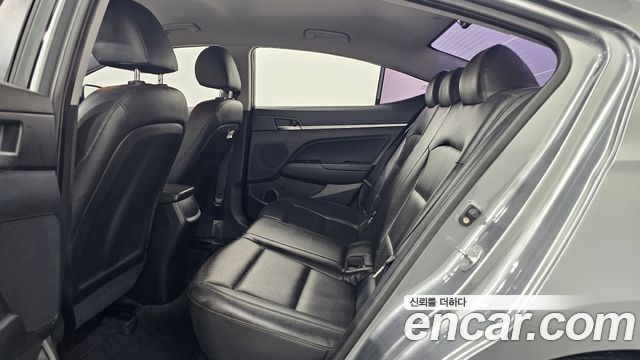 Hyundai AVANTE 2019 — photo 18