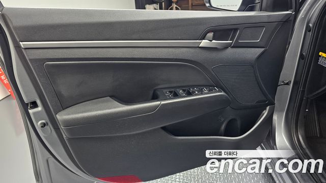 Hyundai AVANTE 2019 — photo 14