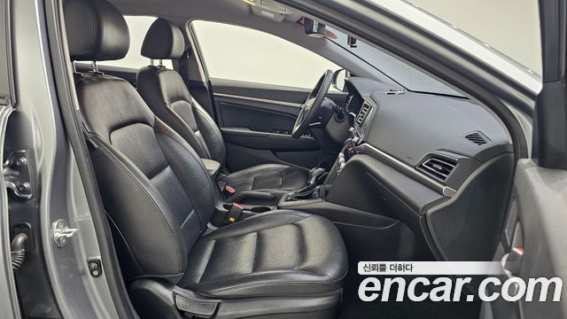 Hyundai AVANTE 2019 — photo 16