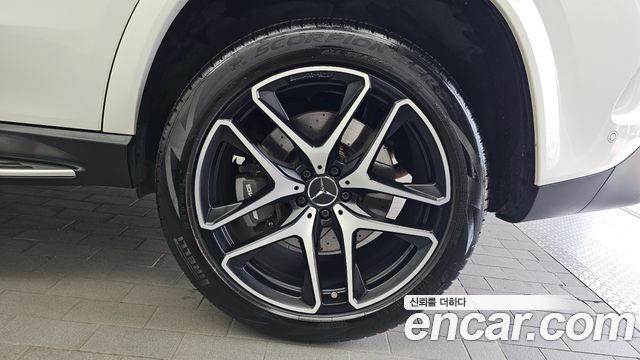 Mercedes-Benz GLE-Class 2020 — photo 7