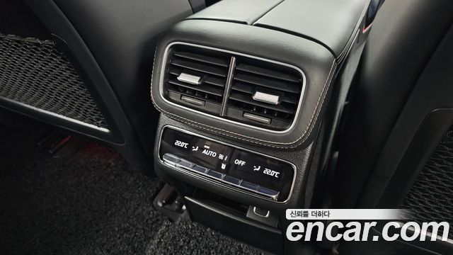 Mercedes-Benz GLE-Class 2020 — photo 30