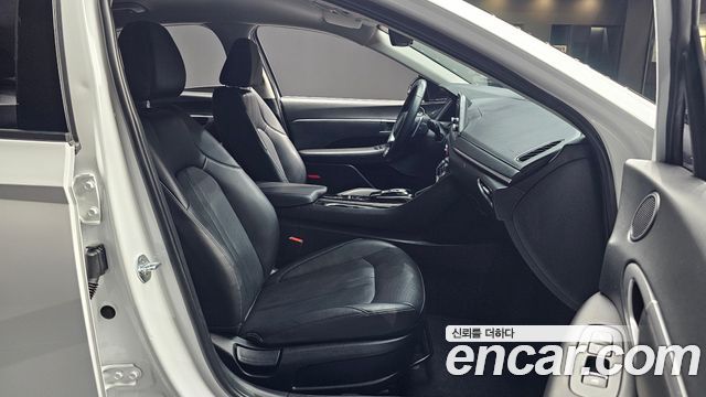 Hyundai Sonata 2022 — photo 17