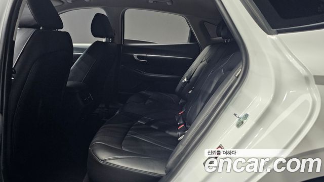 Hyundai Sonata 2022 — photo 16