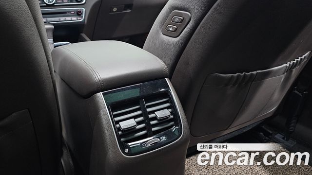 Kia K7 2018 — photo 28