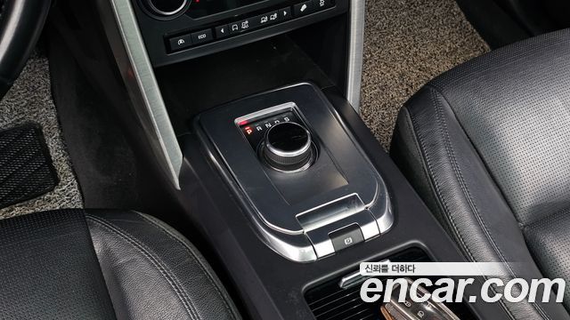 Land Rover Discovery Sport 2017 — photo 9