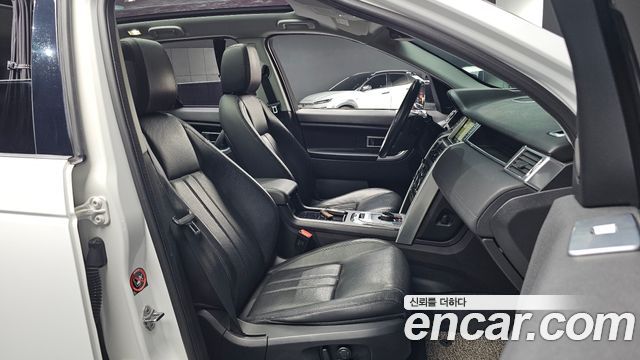 Land Rover Discovery Sport 2017 — photo 11