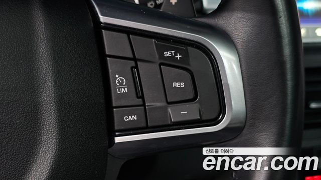 Land Rover Discovery Sport 2017 — photo 14