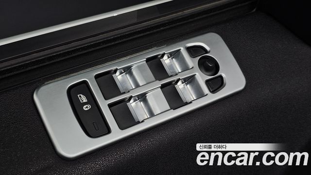 Land Rover Discovery Sport 2017 — photo 18