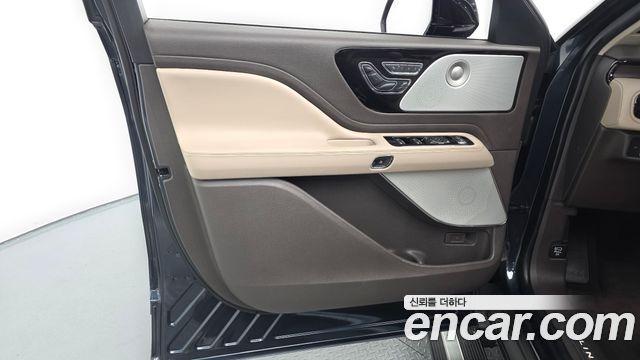 Lincoln Aviator 2022 — photo 14