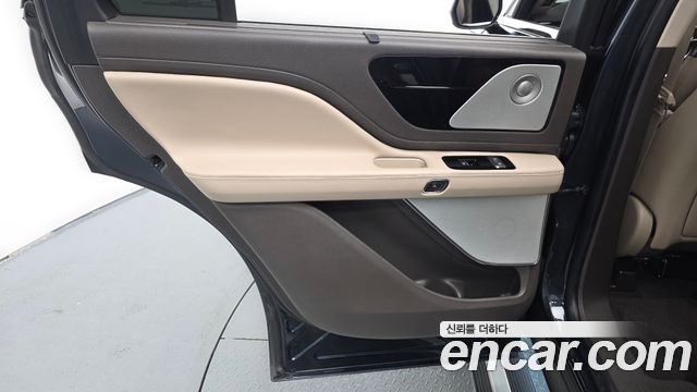 Lincoln Aviator 2022 — photo 15