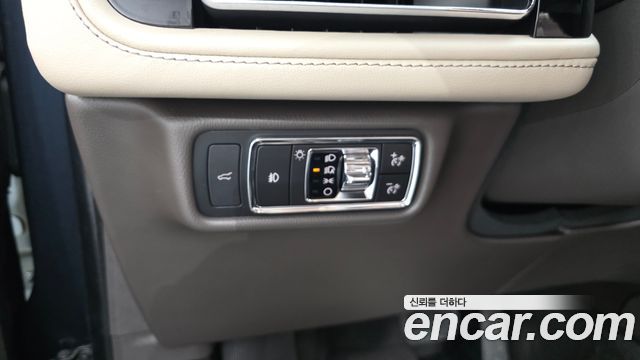 Lincoln Aviator 2022 — photo 28