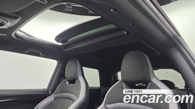 Mini Cooper 2020 — photo 24