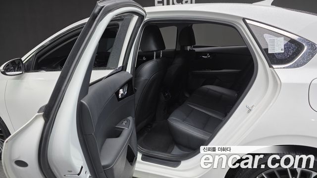 Kia K3 2022 — photo 32
