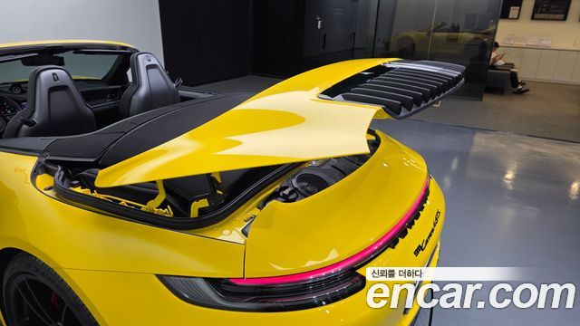 Porsche 911 2024 — photo 20