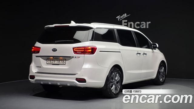 Kia Canival 2019 — photo 2