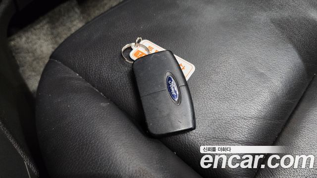 Ford Escape 2015 — photo 17