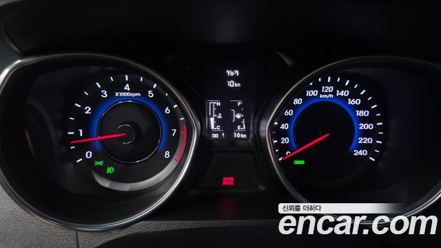 Hyundai AVANTE 2015 — photo 11
