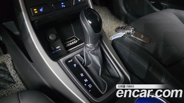 Hyundai AVANTE 2015 — photo 12