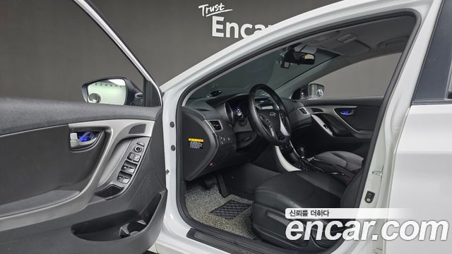 Hyundai AVANTE 2015 — photo 13