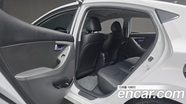 Hyundai AVANTE 2015 — photo 23