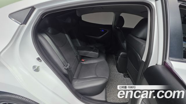 Hyundai AVANTE 2015 — photo 24