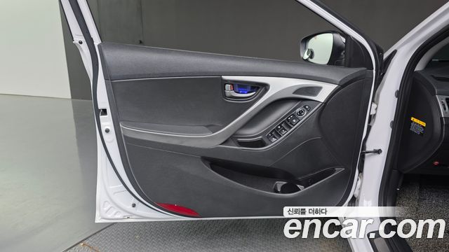 Hyundai AVANTE 2015 — photo 14