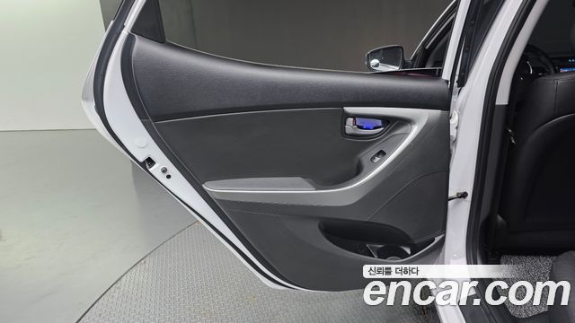 Hyundai AVANTE 2015 — photo 15