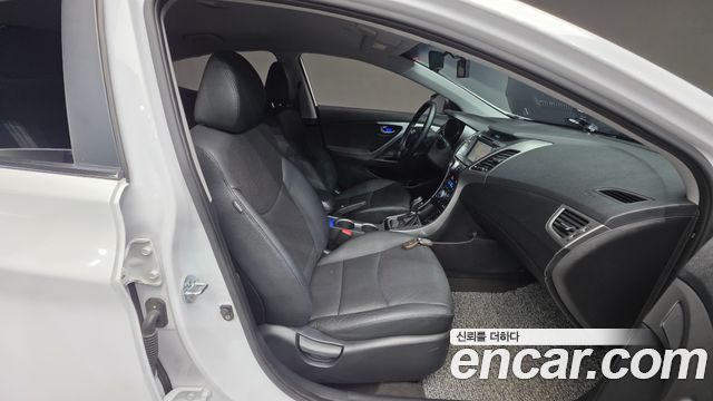 Hyundai AVANTE 2015 — photo 16