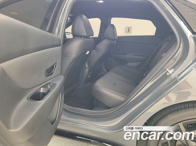 Hyundai AVANTE 2025 — photo 18