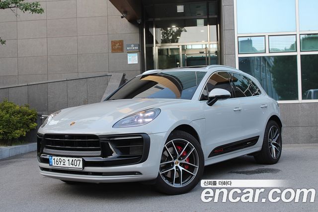 Porsche Macan 2022 — photo 1