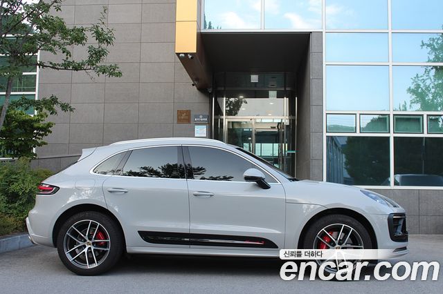 Porsche Macan 2022 — photo 3