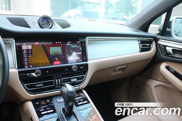 Porsche Macan 2022 — photo 12