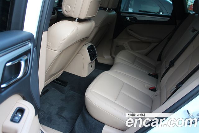 Porsche Macan 2022 — photo 14