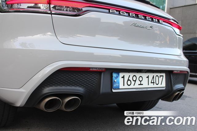 Porsche Macan 2022 — photo 17