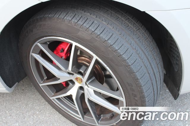 Porsche Macan 2022 — photo 18