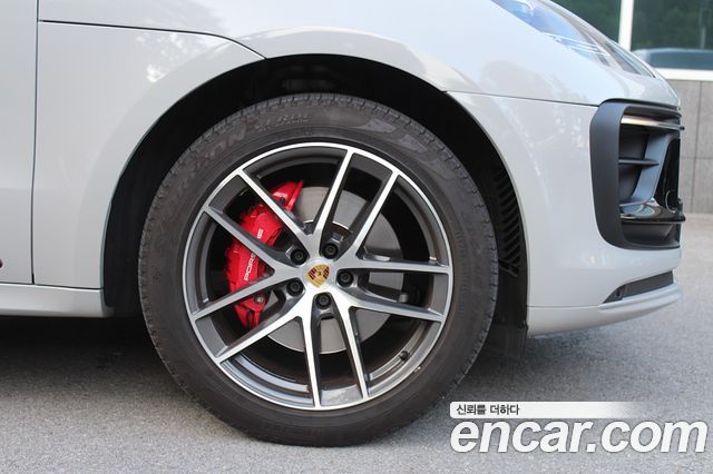 Porsche Macan 2022 — photo 19