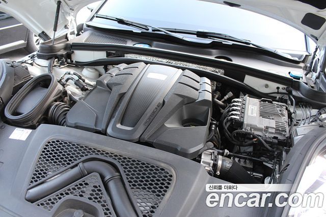 Porsche Macan 2022 — photo 20