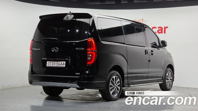 Hyundai Starex 2019 — photo 2