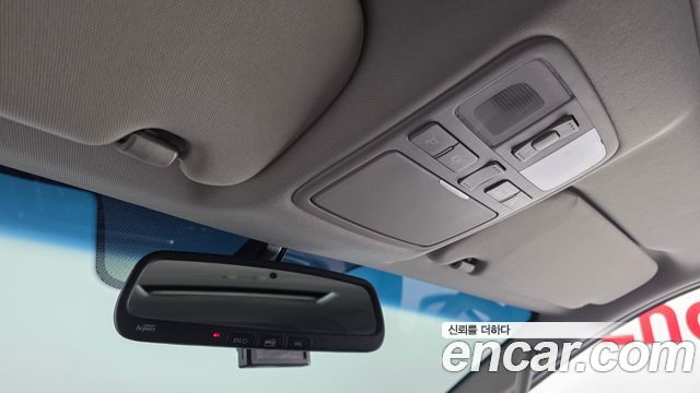 Hyundai Starex 2019 — photo 16