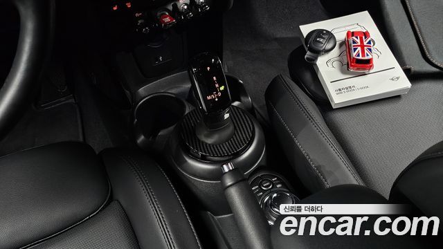 Mini Cooper 2024 — photo 9
