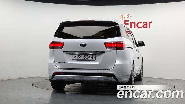 Kia Canival 2018 — photo 4