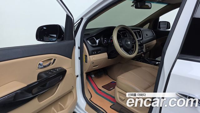 Kia Canival 2018 — photo 10